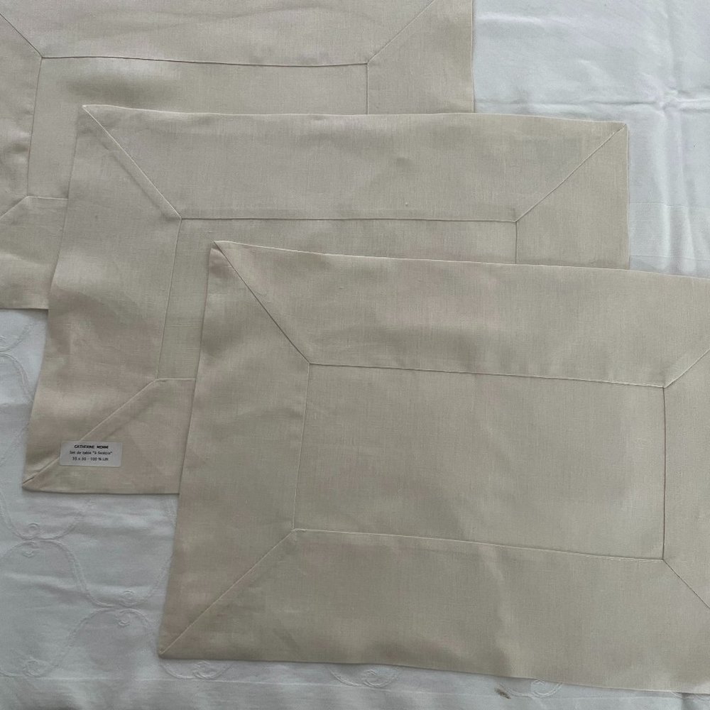 CATHERINE MEMMI LINEN PLACEMATS, A RARE FIND. set of 3